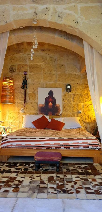 Bedroom Buddha External Bathroom Kercem Exterior photo